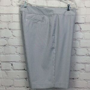 Izod Golf Shorts Women's Size 14 Gray Striped Athleisure Casual Travel Sports